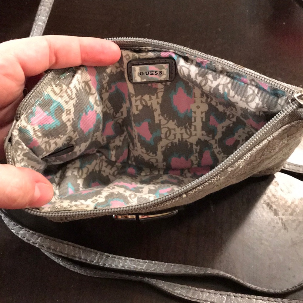 Guess purse - Picture 5 of 5
